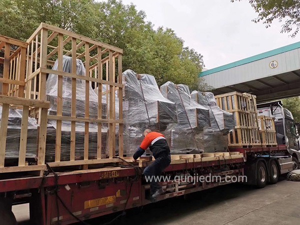 群基火花机苏州工厂多款主力机型批量出货